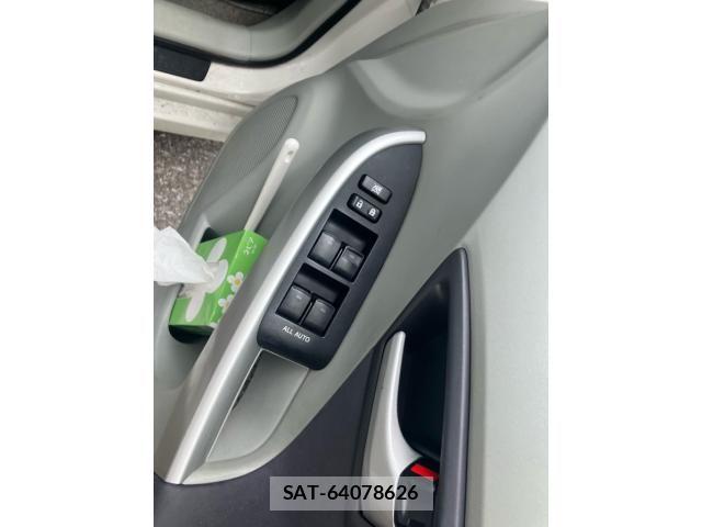 Toyota PRIUS 2010-06 8628470-15