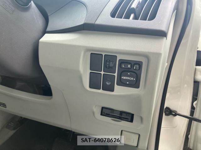 Toyota PRIUS 2010-06 8628470-16