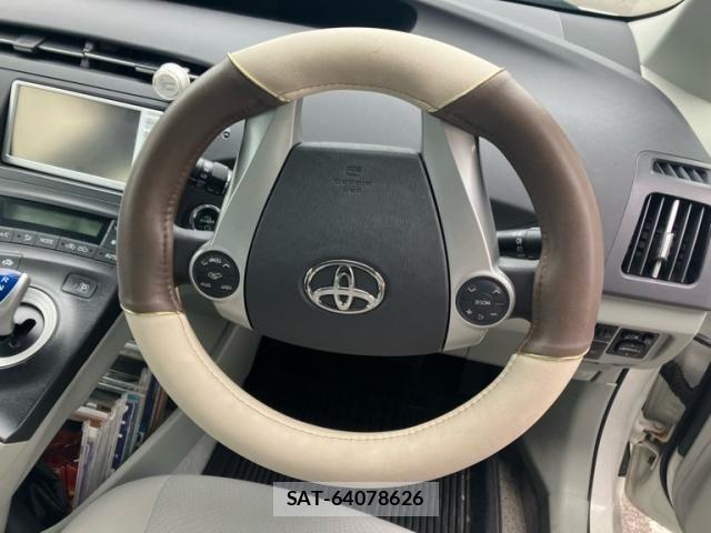 Toyota PRIUS 2010-06 8628470-17