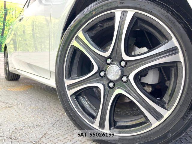Toyota PRIUS 2017-02 8628430-12