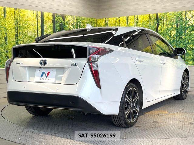Toyota PRIUS 2017-02 8628430-16