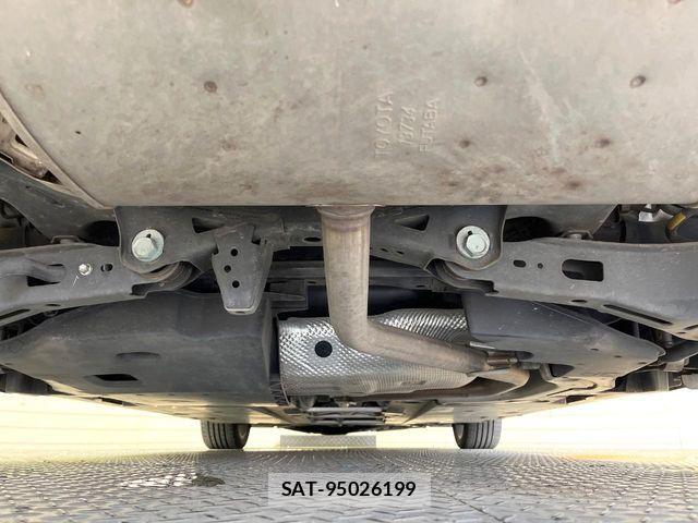 Toyota PRIUS 2017-02 8628430-18