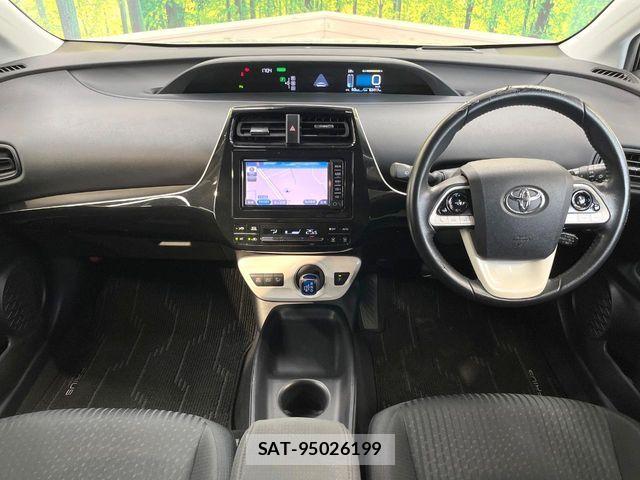 Toyota PRIUS 2017-02 8628430-1