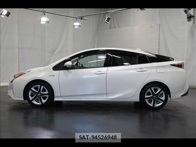 Toyota PRIUS 2016-01 8628422-14
