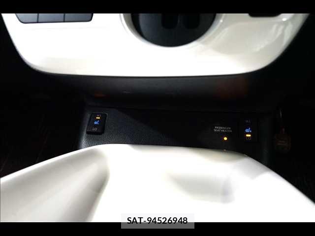 Toyota PRIUS 2016-01 8628422-7