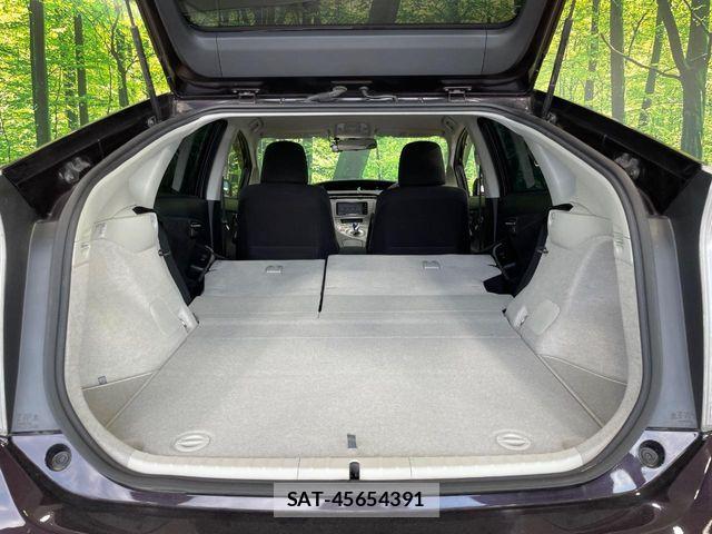 Toyota PRIUS 2015-10 8628440-9