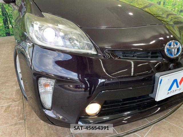Toyota PRIUS 2015-10 8628440-11