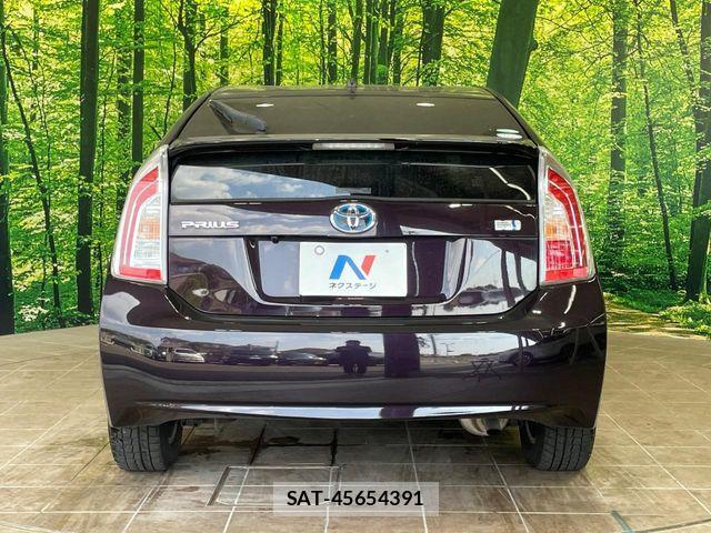 Toyota PRIUS 2015-10 8628440-14