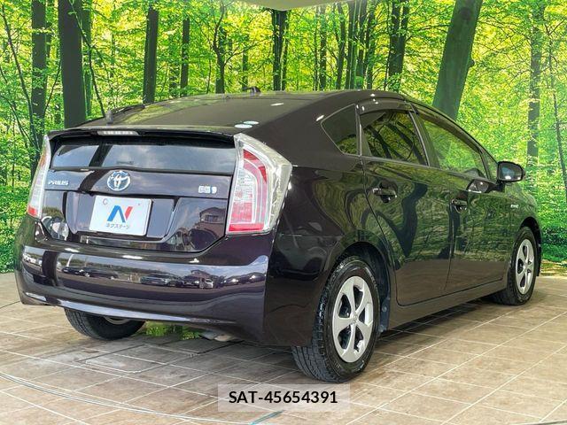 Toyota PRIUS 2015-10 8628440-16