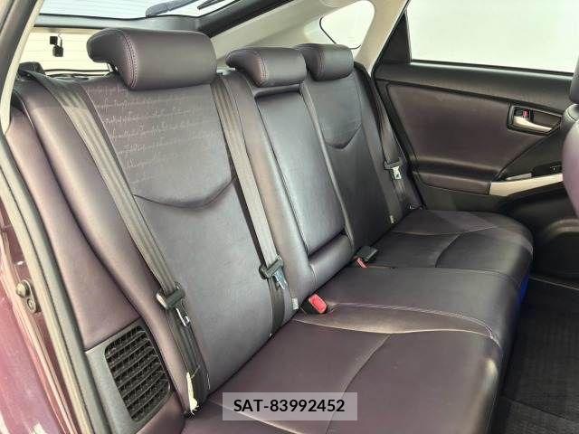 Toyota PRIUS 2014-02 8628437-9