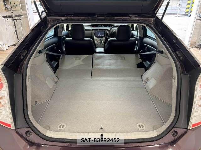 Toyota PRIUS 2014-02 8628437-10