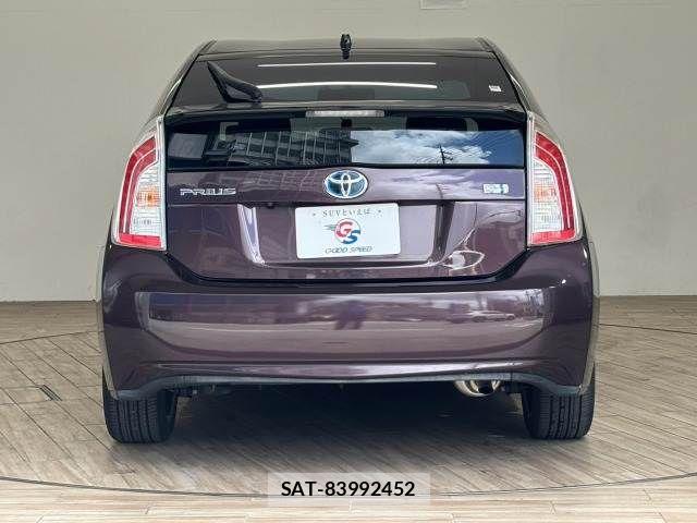Toyota PRIUS 2014-02 8628437-13