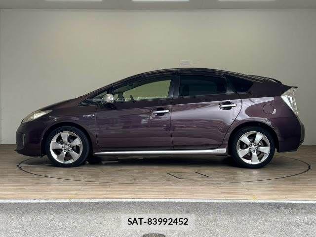 Toyota PRIUS 2014-02 8628437-14