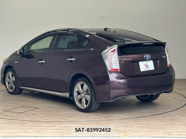 Toyota PRIUS 2014-02 8628437-16