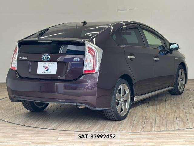 Toyota PRIUS 2014-02 8628437-17