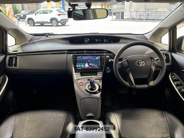 Toyota PRIUS 2014-02 8628437-1