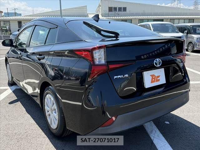 Toyota PRIUS 2021-08 8628413-12
