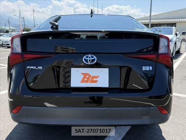 Toyota PRIUS 2021-08 8628413-13