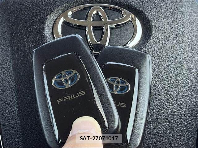 Toyota PRIUS 2021-08 8628413-21