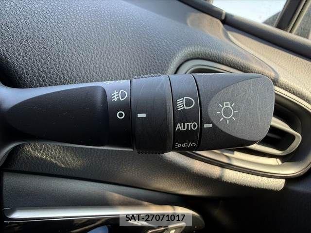 Toyota PRIUS 2021-08 8628413-24