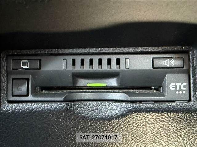 Toyota PRIUS 2021-08 8628413-25