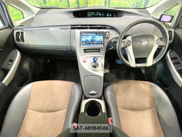 Toyota PRIUS 2014-07 8628447-1