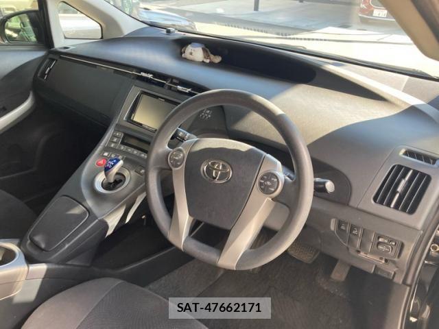 Toyota PRIUS 2013-09 8628460-10
