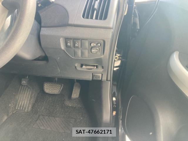 Toyota PRIUS 2013-09 8628460-11