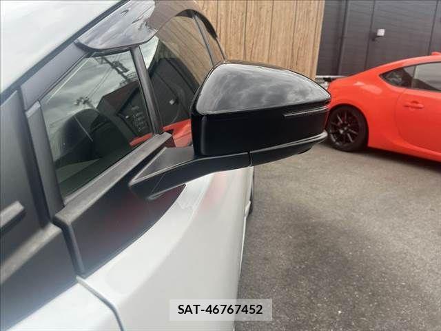 Toyota PRIUS 2023-05 8628404-25