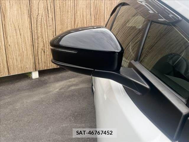 Toyota PRIUS 2023-05 8628404-26