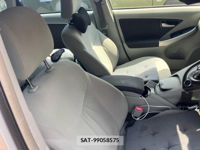 Toyota PRIUS 2011-10 8628491-11