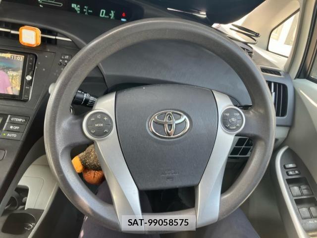 Toyota PRIUS 2011-10 8628491-14