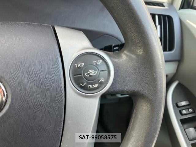Toyota PRIUS 2011-10 8628491-16