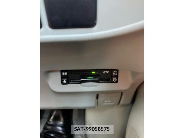 Toyota PRIUS 2011-10 8628491-18