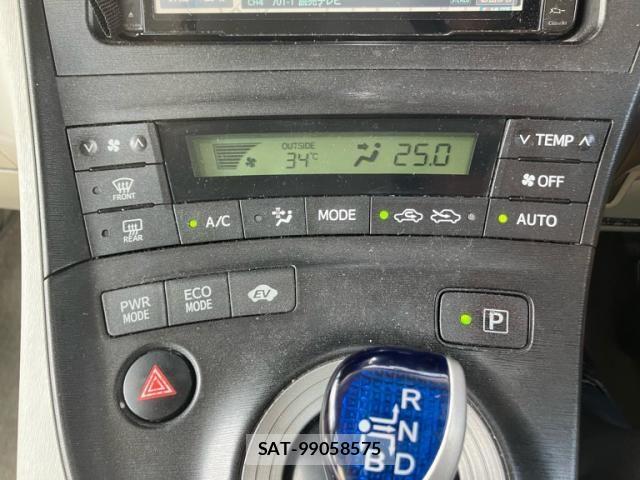 Toyota PRIUS 2011-10 8628491-23