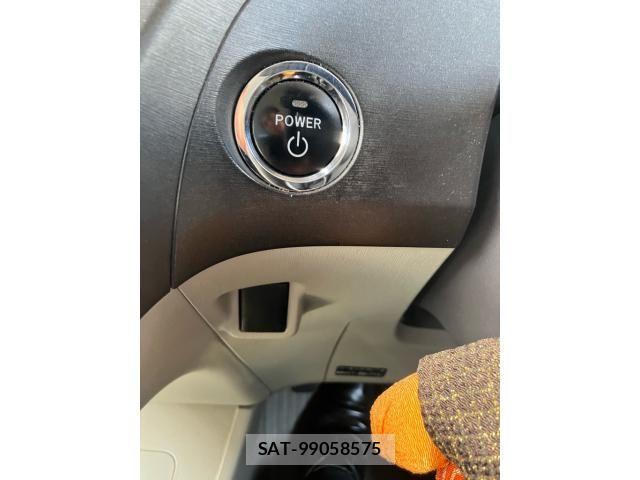 Toyota PRIUS 2011-10 8628491-24