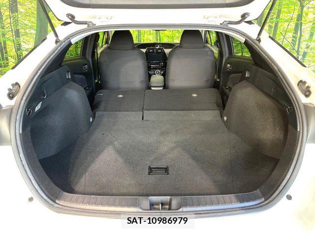 Toyota PRIUS 2017-08 8628428-9