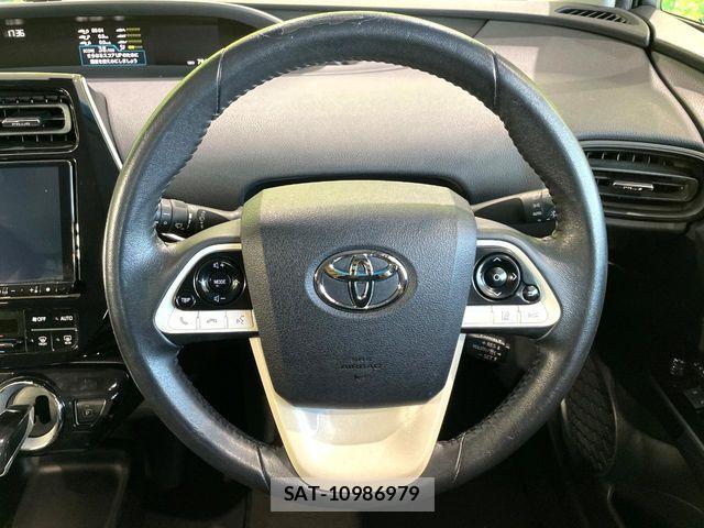 Toyota PRIUS 2017-08 8628428-10