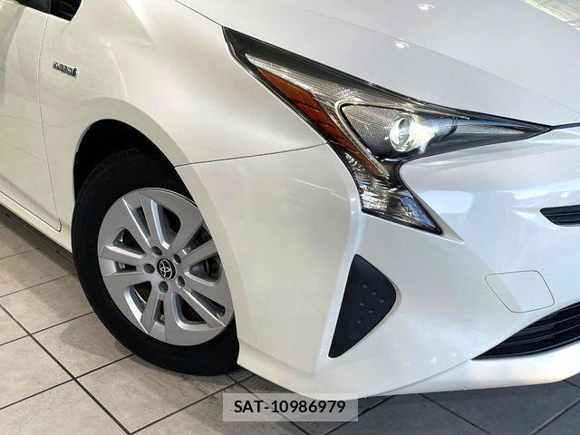 Toyota PRIUS 2017-08 8628428-11