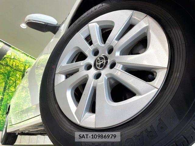 Toyota PRIUS 2017-08 8628428-12