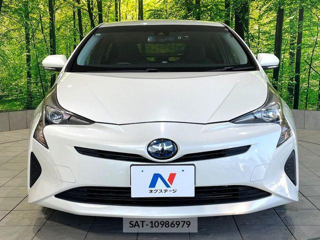 Toyota PRIUS 2017-08 8628428-13