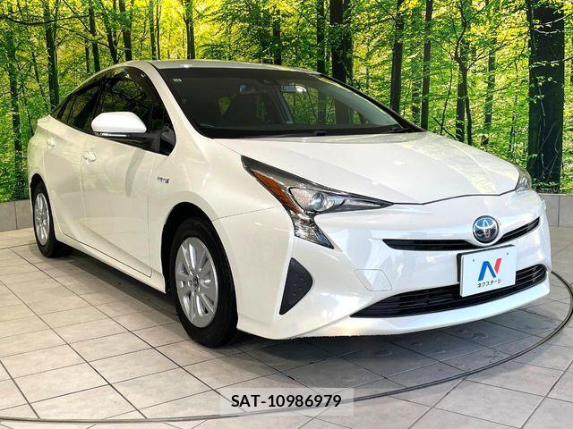 Toyota PRIUS 2017-08 8628428-15