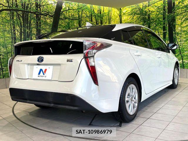 Toyota PRIUS 2017-08 8628428-16