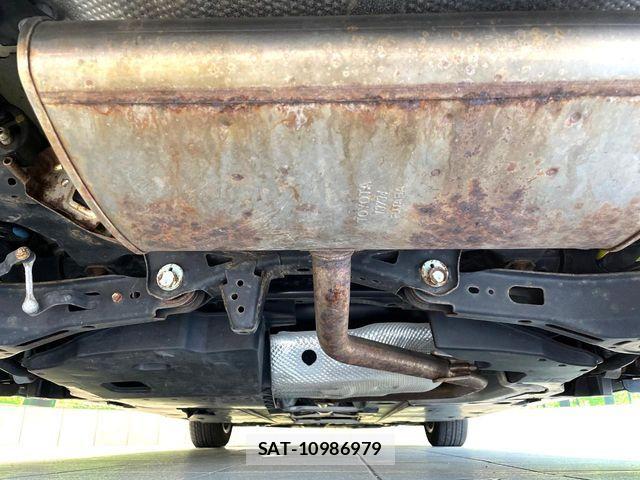 Toyota PRIUS 2017-08 8628428-18