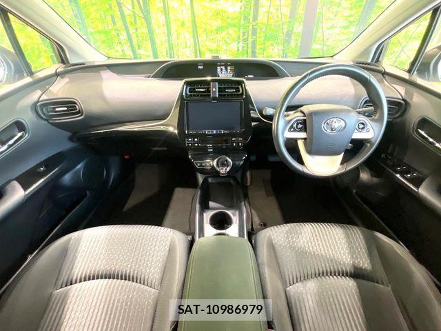 Toyota PRIUS 2017-08 8628428-1
