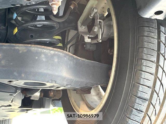 Toyota PRIUS 2017-08 8628428-19