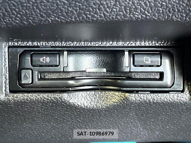 Toyota PRIUS 2017-08 8628428-5