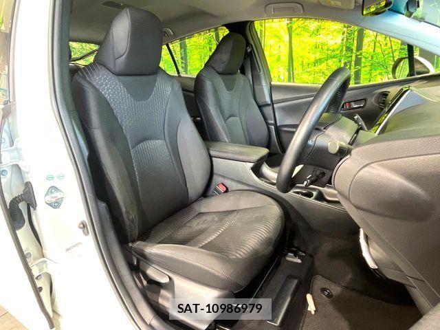 Toyota PRIUS 2017-08 8628428-7
