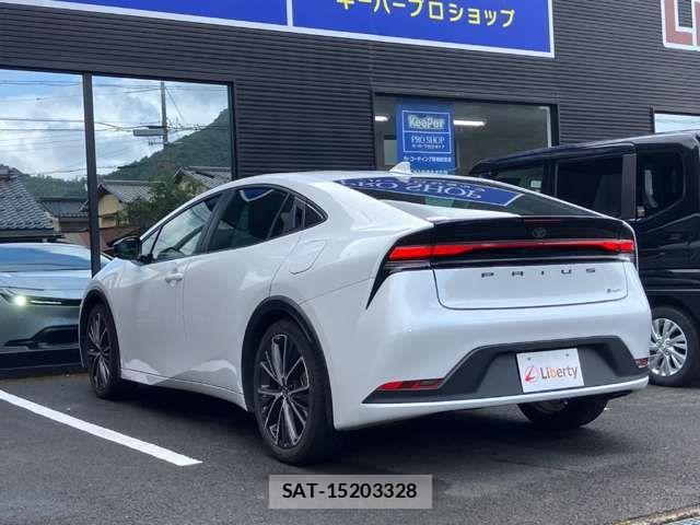 Toyota PRIUS 2023-08 8628405-12