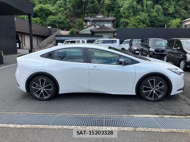 Toyota PRIUS 2023-08 8628405-17